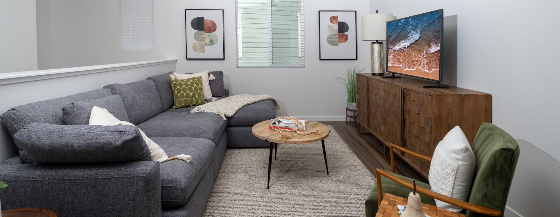 living area that includes ample seating spaces and bright lighting